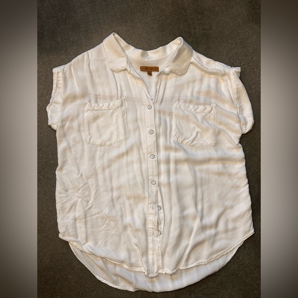 Women’s flowy cap sleeve shirt
